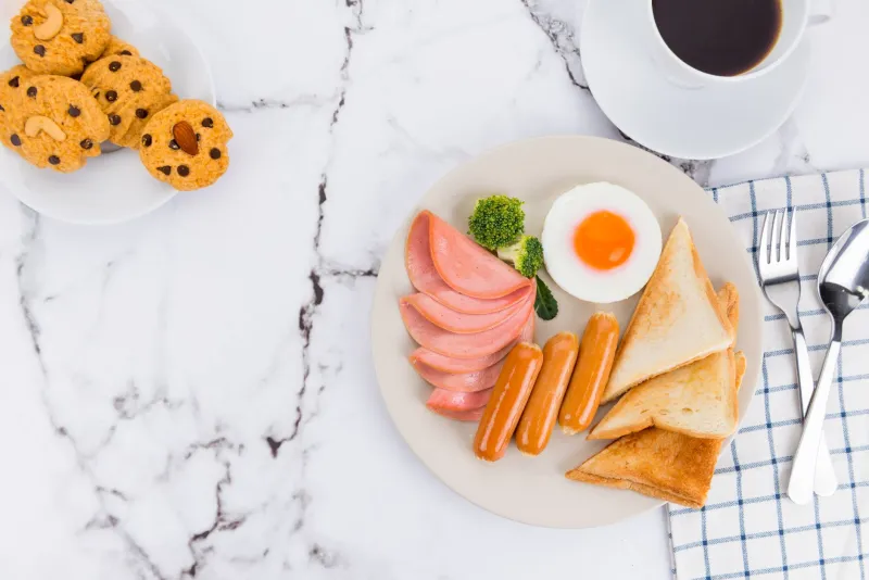 Before Trains Crossed the Country, Nobody Agreed on What Breakfast Was Supposed to Be