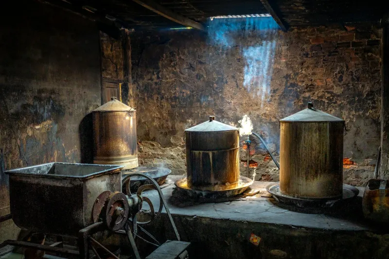 When Dutch Sailors Accidentally Created the Spirit That Built America's Bar Scene