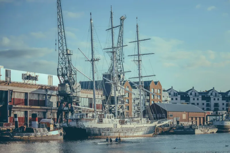 How Maritime Disasters Decided What Spices Americans Would Taste for 200 Years